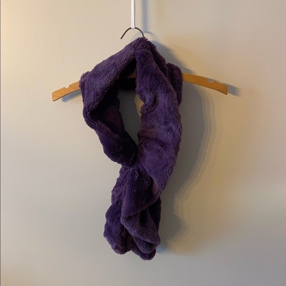 𝅺bundle of 2 Minky Scarves - Picture 3 of 10